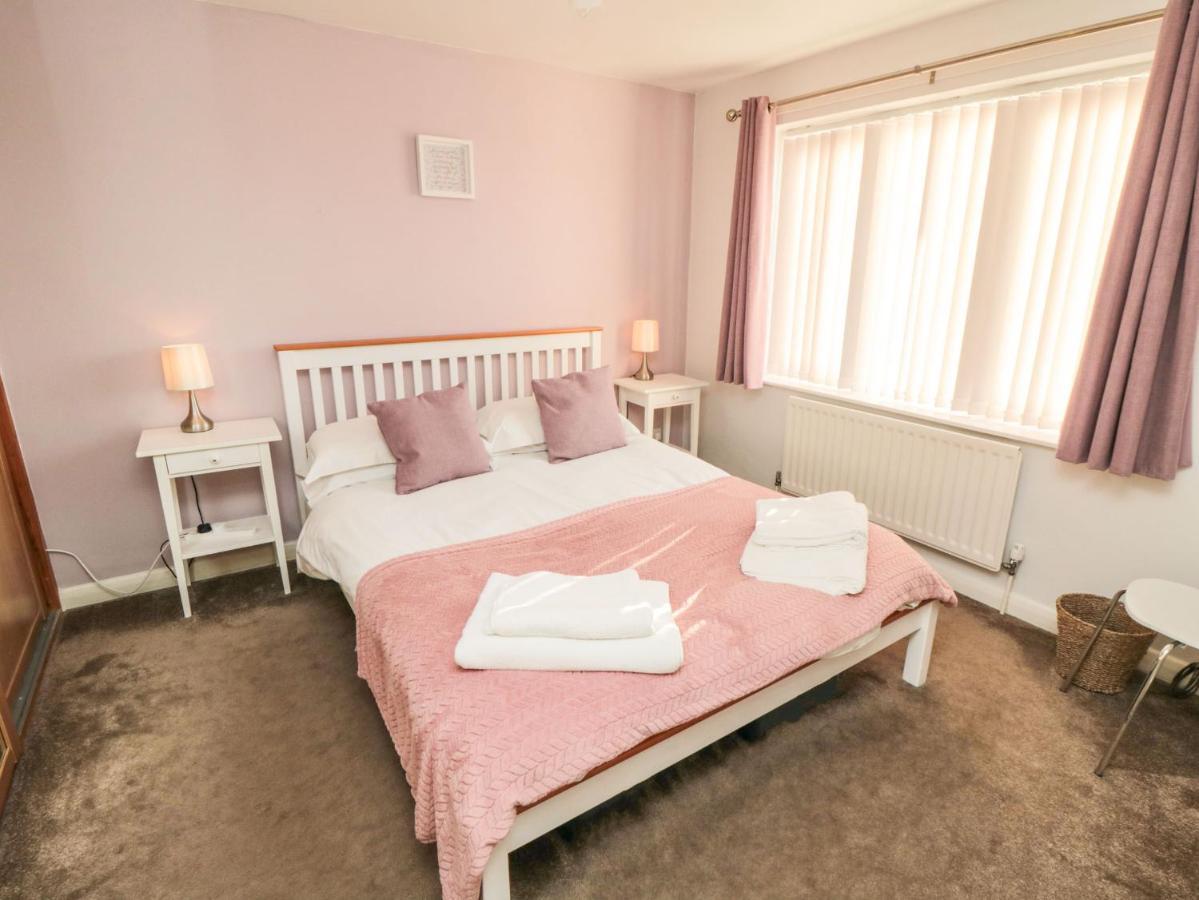 Вилла Sutton Court Тирск Экстерьер фото