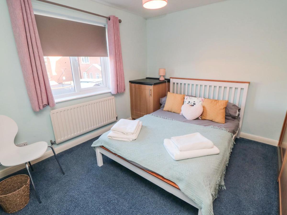 Вилла Sutton Court Тирск Экстерьер фото