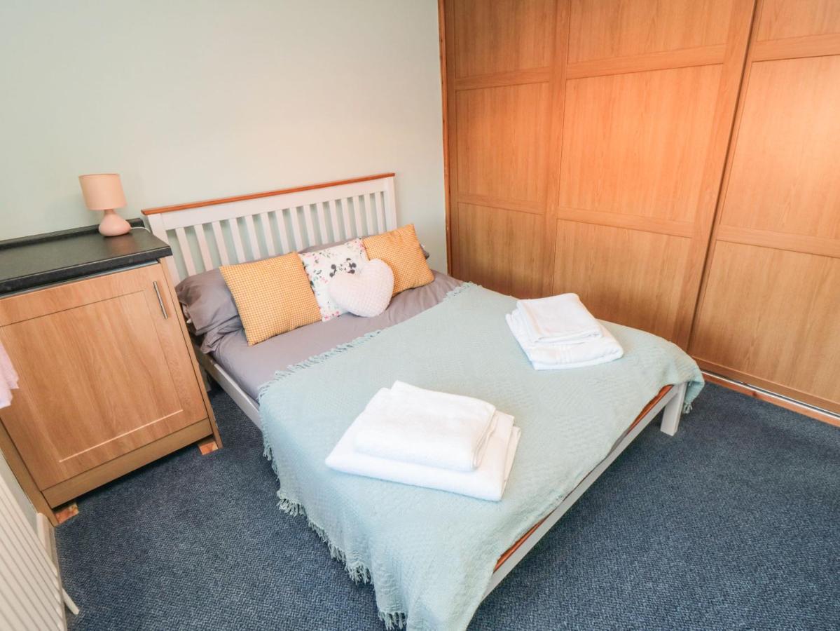 Вилла Sutton Court Тирск Экстерьер фото
