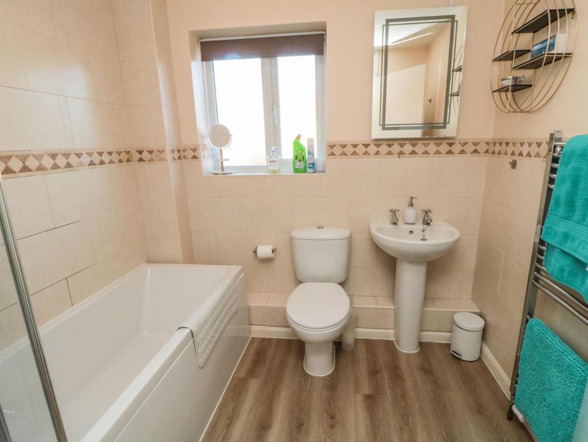 Вилла Sutton Court Тирск Экстерьер фото
