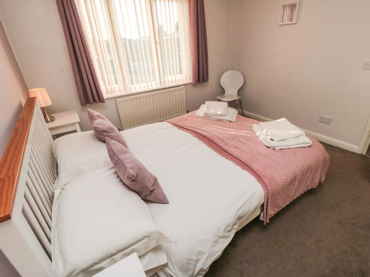Вилла Sutton Court Тирск Экстерьер фото