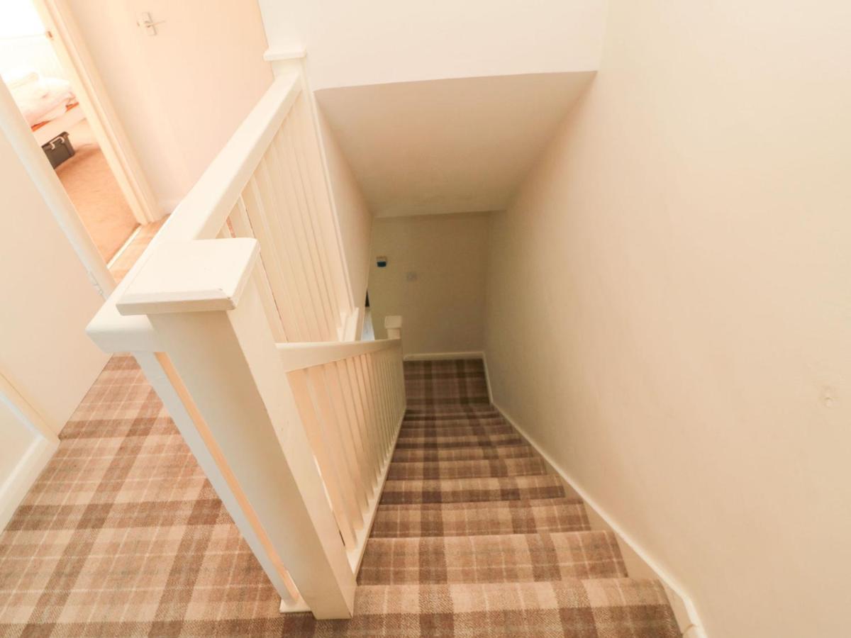 Вилла Sutton Court Тирск Экстерьер фото