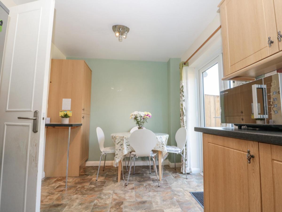 Вилла Sutton Court Тирск Экстерьер фото