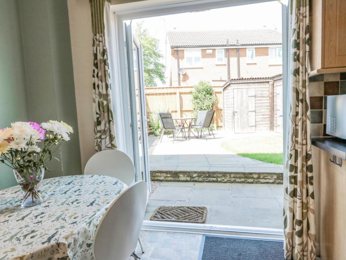 Вилла Sutton Court Тирск Экстерьер фото