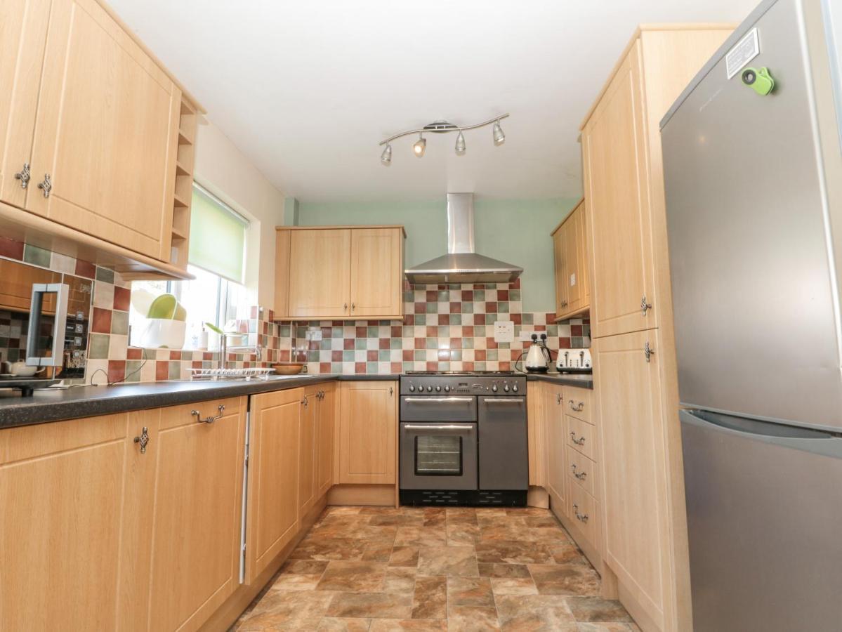 Вилла Sutton Court Тирск Экстерьер фото